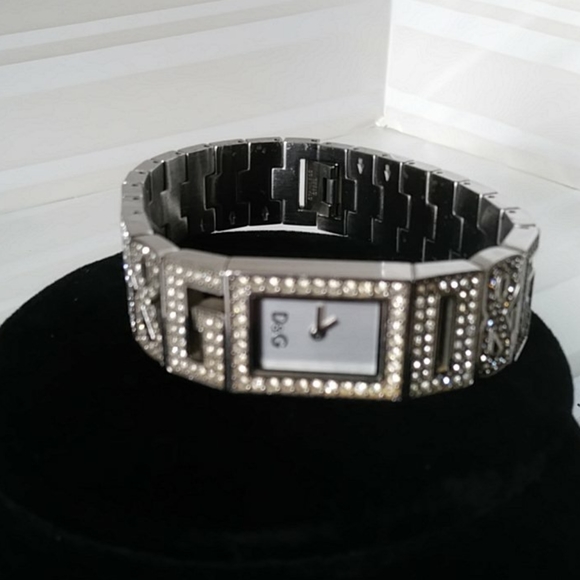 D&G CRYSTAL WATCH 100% AUTHENTIC - Picture 4 of 8